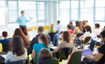 Frauenweinabend am Weltfrauentag: 50 Jahre Landkreis Südliche Weinstraße