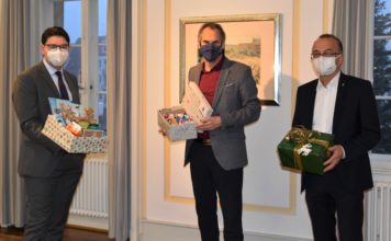 Südpfälzer Verwaltungschefs unterstützen Aktion „Weihnachtspäckchenkonvoi“ der Round-Table-Familie