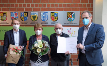 Gerda Winkelmann mit der Ehrennadel des Landes Rheinland-Pfalz ausgezeichnet