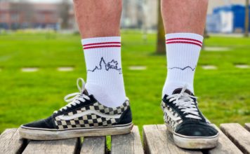 Warme Füße für Landau: Städtisches Büro für Tourismus stellt Skyline-Socken als neuen Merchandise-Artikel vor – BfT ist ohne vorherige Terminvereinbarung täglich geöffnet