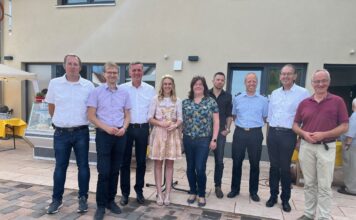 Roschbach – neuer Dorfmittelpunkt eingeweiht und gefeiert.