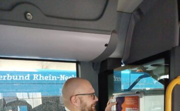 Gegen Gewalt an Frauen und Kindern: Gehisste Fahnen und weitere Aktionen im Landkreis