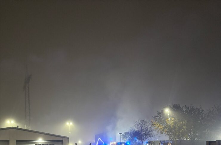 Feuerwehr Edenkoben: Einsatzalarm Industriebrand in Edenkoben im Industriegebiet