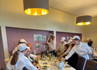 Landrat Seefeldt gratuliert Miniköchen zur erfolgreichen Prüfung