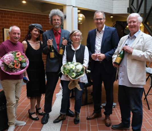 Kontraste im Kreishaus – Doppelausstellung von Silke Ballheimer und Rolf Großkopf noch bis 11. Juli zu sehen