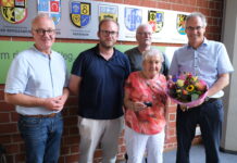 67 Jahre im Pfälzerwald-Verein engagiert: Dora Petershans hat Ehrennadel des Landes erhalten