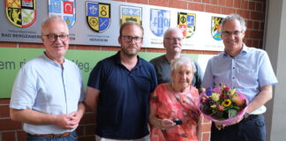 67 Jahre im Pfälzerwald-Verein engagiert: Dora Petershans hat Ehrennadel des Landes erhalten