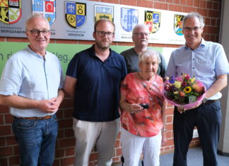 67 Jahre im Pfälzerwald-Verein engagiert: Dora Petershans hat Ehrennadel des Landes erhalten