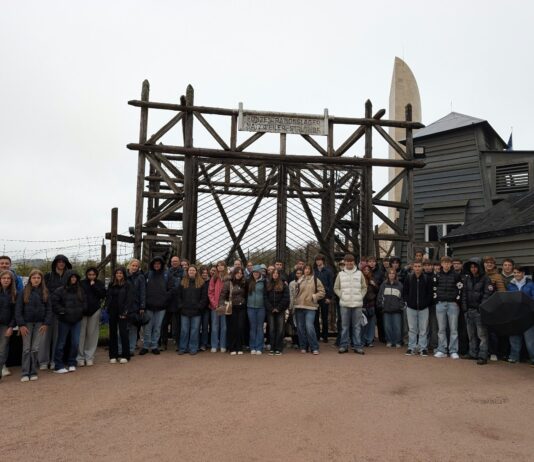 Maikammer-Hambach: Die 10. Klassen der Gebrüder Ullrich Realschule plus besuchen die Gedenkstätte des KZ Natzweiler-Struthof